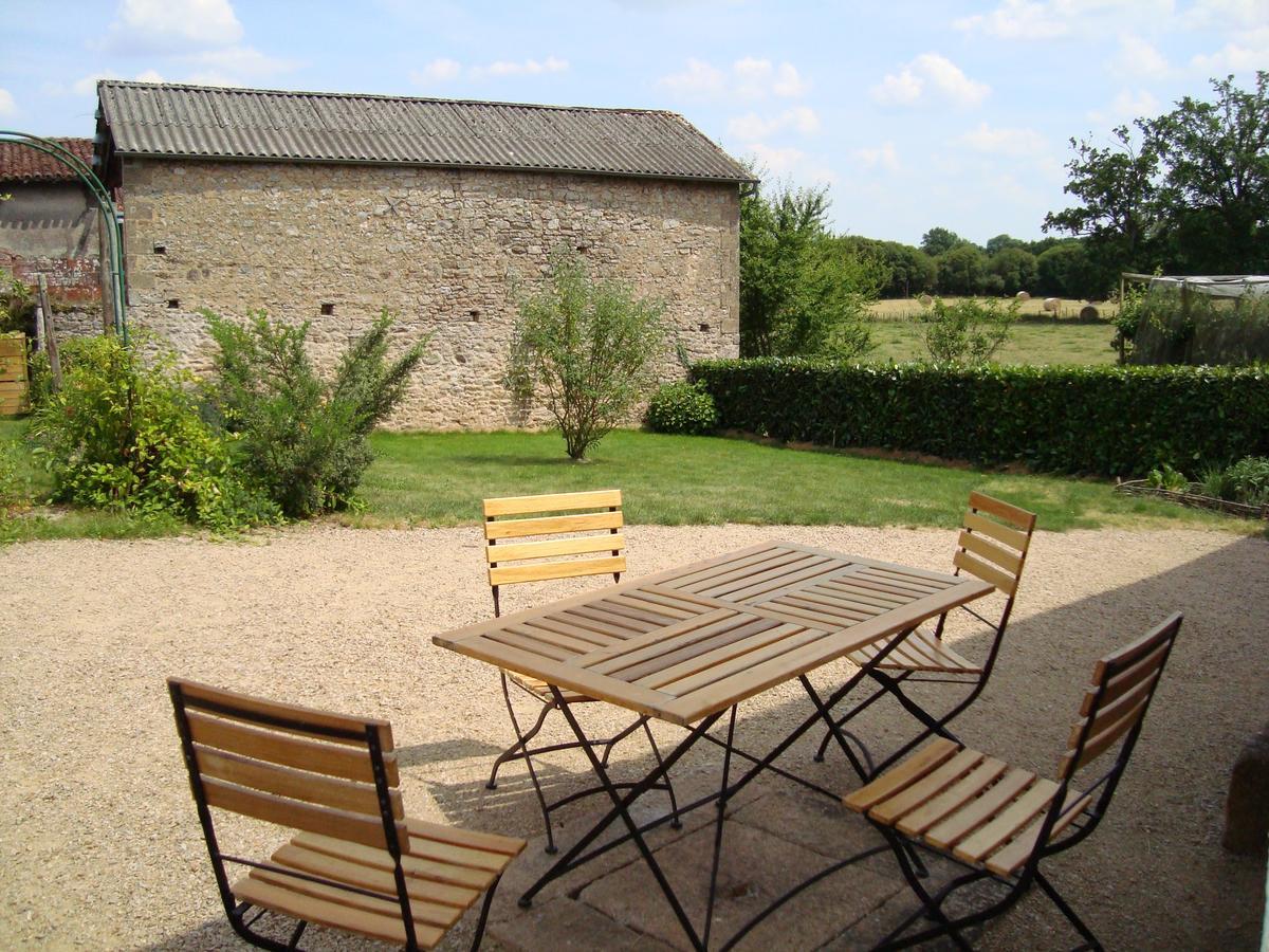 Demeure Du Castel Bed & Breakfast Les Châtelliers-Châteaumur Exterior photo