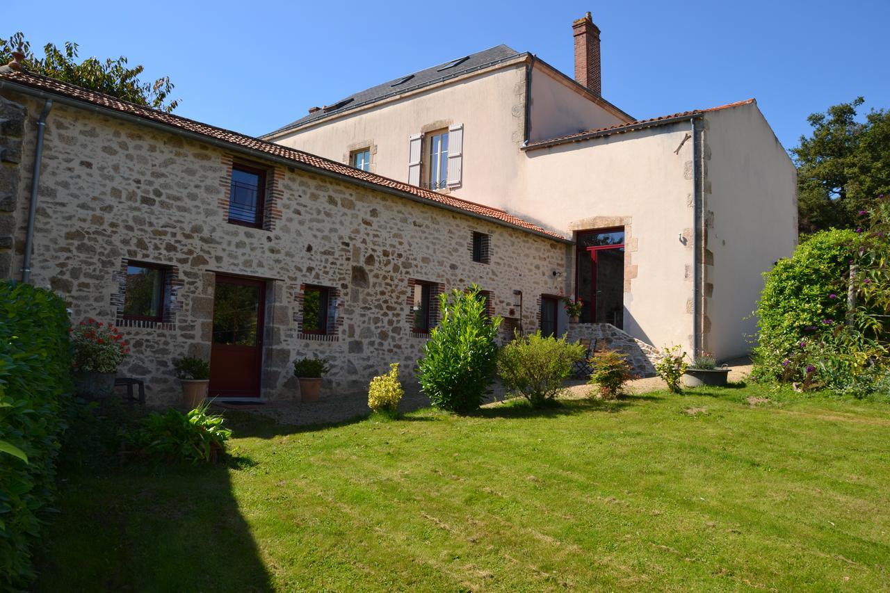 Demeure Du Castel Bed & Breakfast Les Châtelliers-Châteaumur Exterior photo